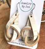 Knot Earrings: White Cork