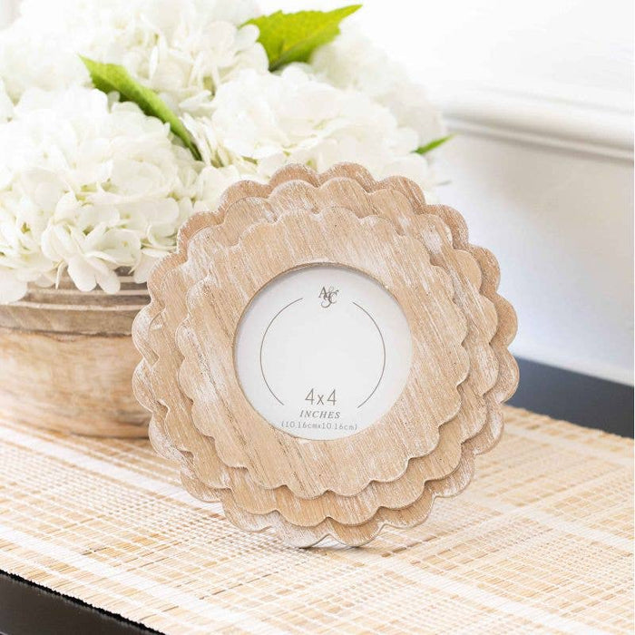 Natural Round Scallop Photo Frame - 4x4" Photo